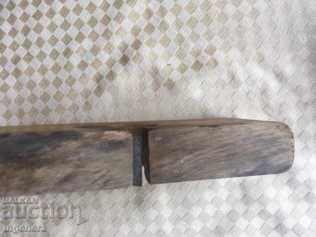 Delivery of RENDER WOODEN WITH KNIFE Delivery of RENDER WOODEN WITH KNIFE