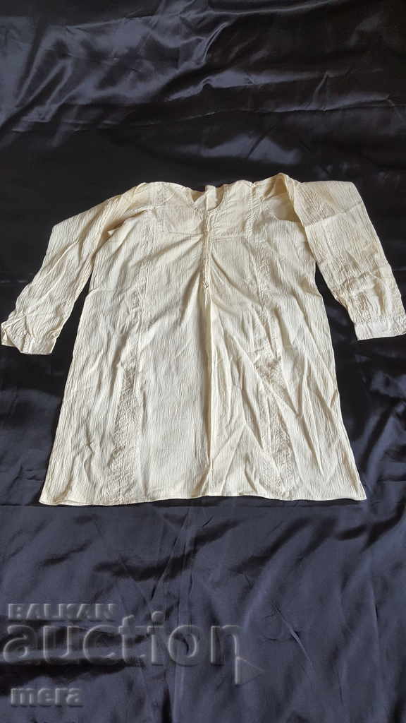 Cămașă esențială autentică 1 cu preț 50.00 BGN | € 25.56 Cămașă esențială autentică 1 cu preț 50.00 BGN | € 25.56