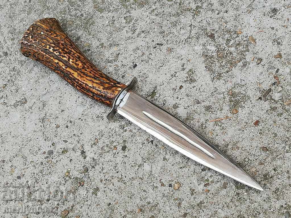 Hunting knife with antler handle Hunting knife with antler handle