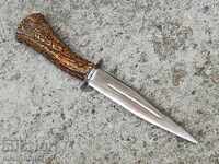 Cuțit de vânătoare cu mâner de coarne