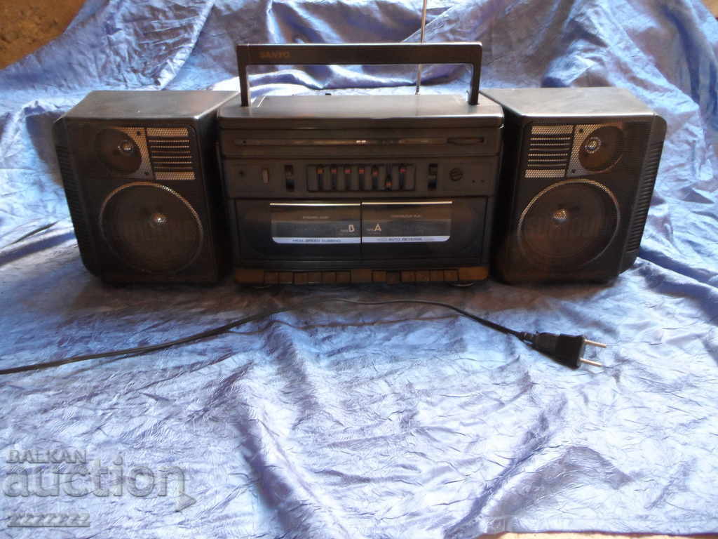 SANIO double-cassette cassette player