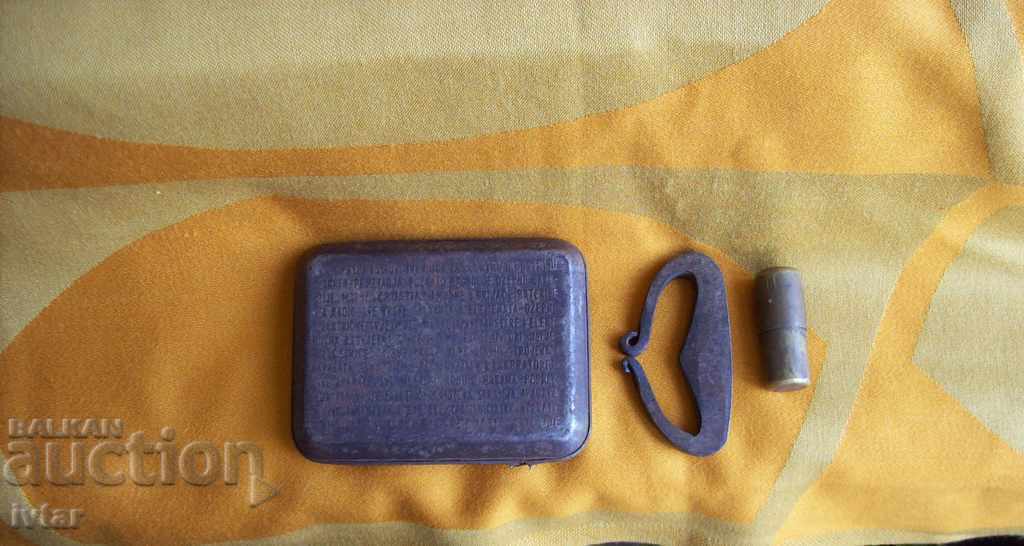 Auction Lot of vintage tobacconist paraphernalia Auction Lot of vintage tobacconist paraphernalia