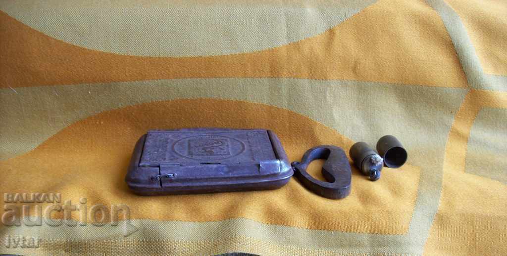 Lot of vintage tobacconist paraphernalia - 7 Lot of vintage tobacconist paraphernalia - 7