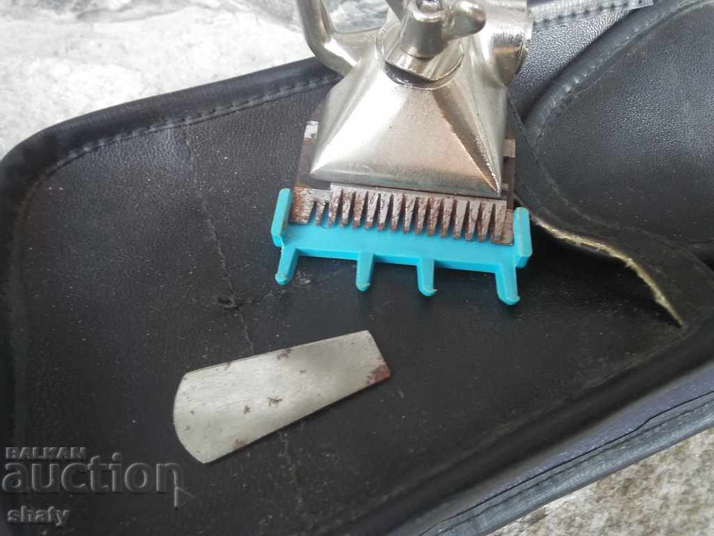 An old clipper. with price 20.00 BGN | € 10.23 An old clipper. with price 20.00 BGN | € 10.23