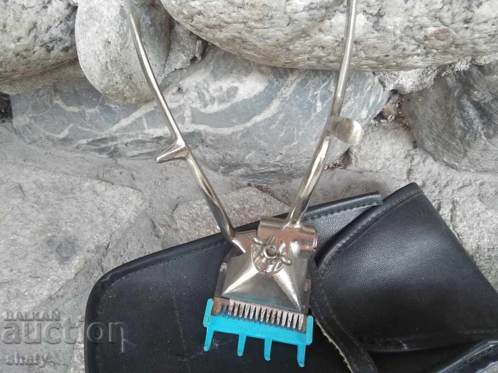 Auction An old clipper. Auction An old clipper.