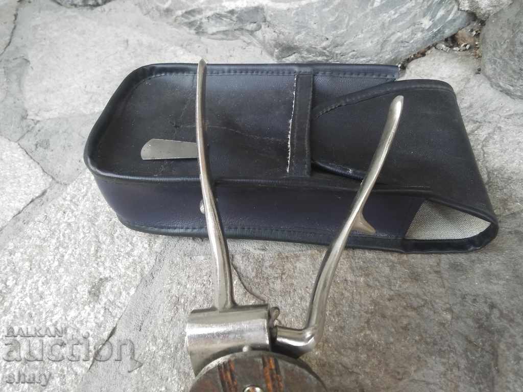 An old clipper. - 6 An old clipper. - 6