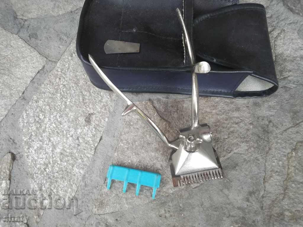 An old clipper. - 7 An old clipper. - 7