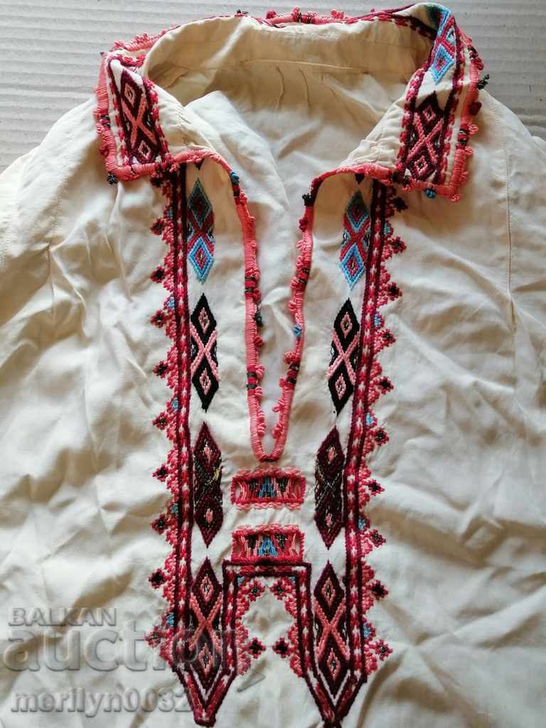 Children's shirt made of silk with Bulgarian embroidery with price 129.00 BGN | € 65.96 Children's shirt made of silk with Bulgarian embroidery with price 129.00 BGN | € 65.96