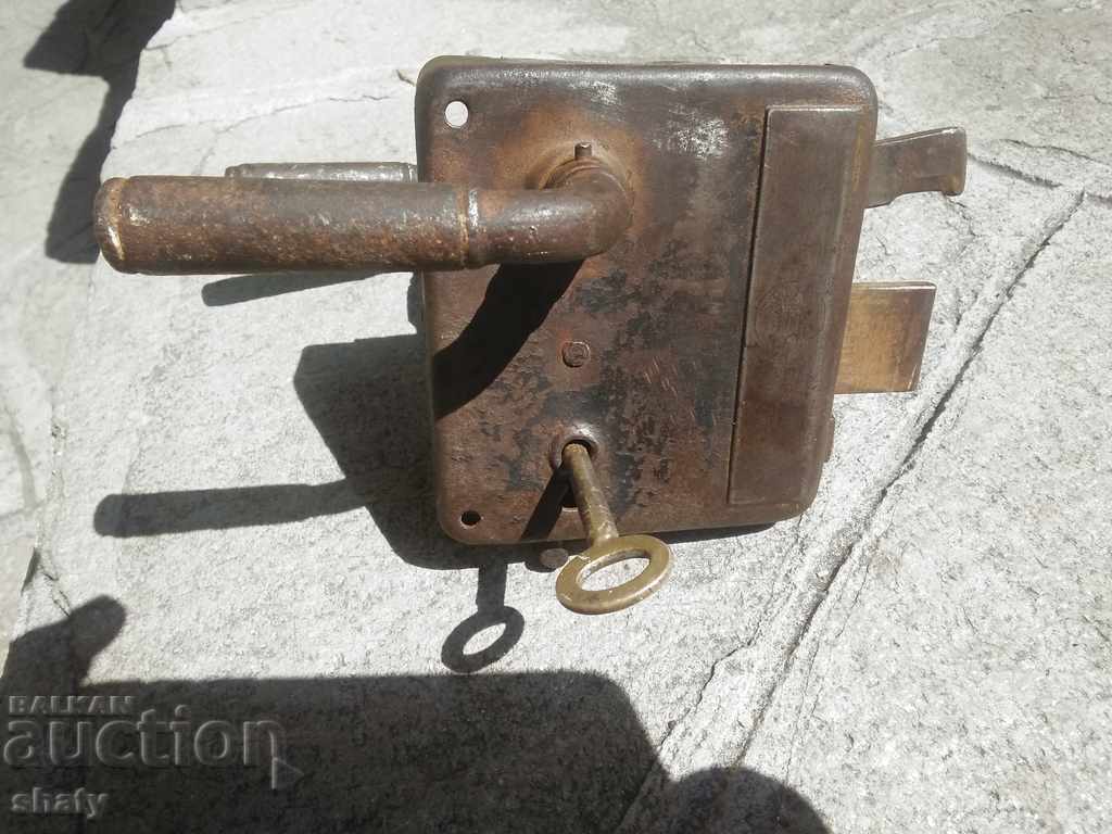 Auction Old key lock. Auction Old key lock.
