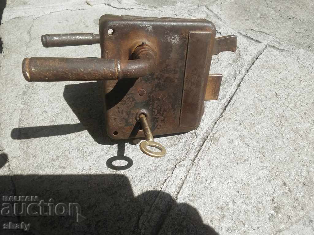 Delivery of Old key lock. Delivery of Old key lock.