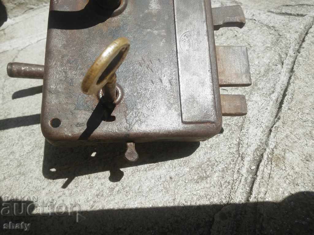 Old key lock. - 5 Old key lock. - 5