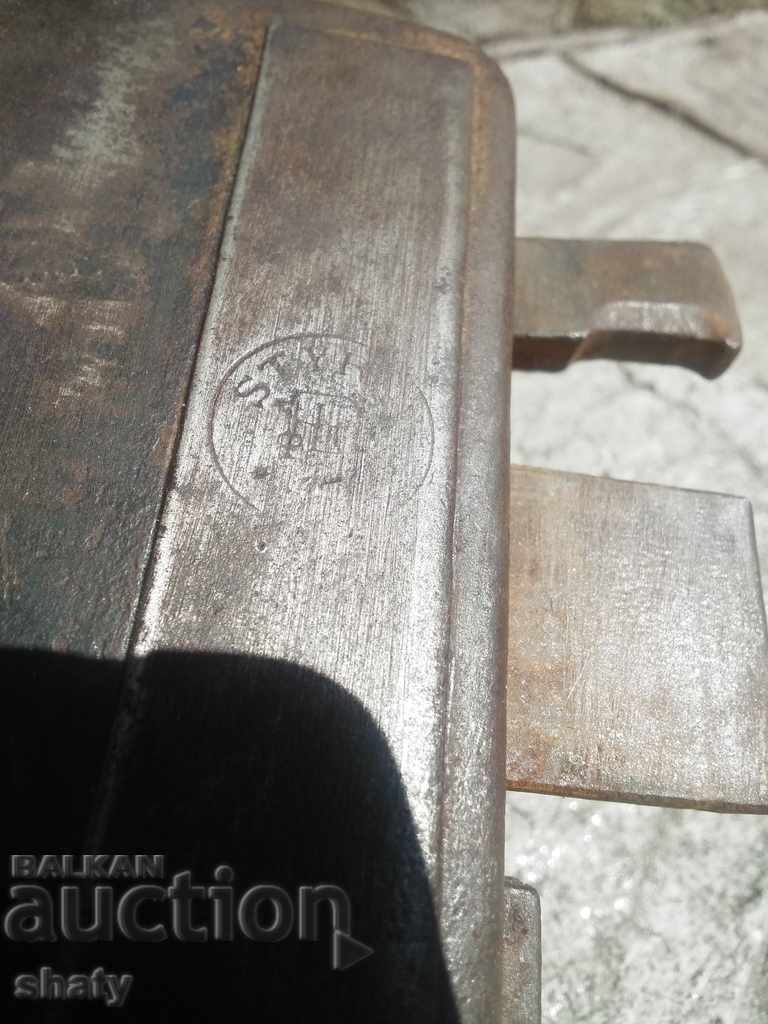 Old key lock. - 6 Old key lock. - 6