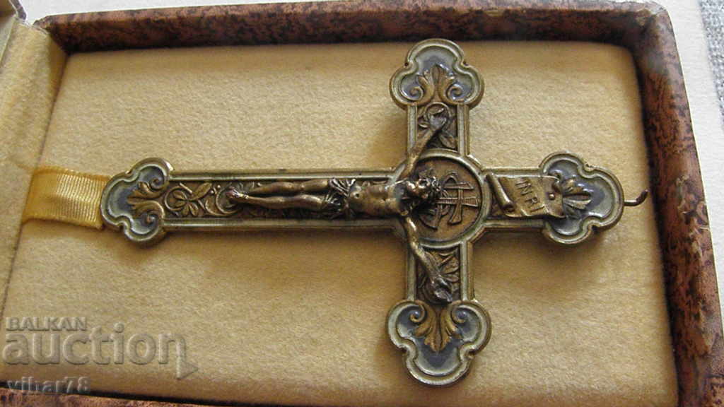 Delivery of a very beautiful big cross with enamel and its original box Delivery of a very beautiful big cross with enamel and its original box