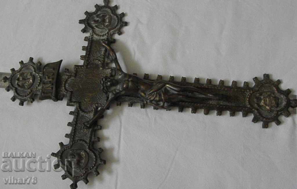 Μεγάλος σταυρός τοίχου