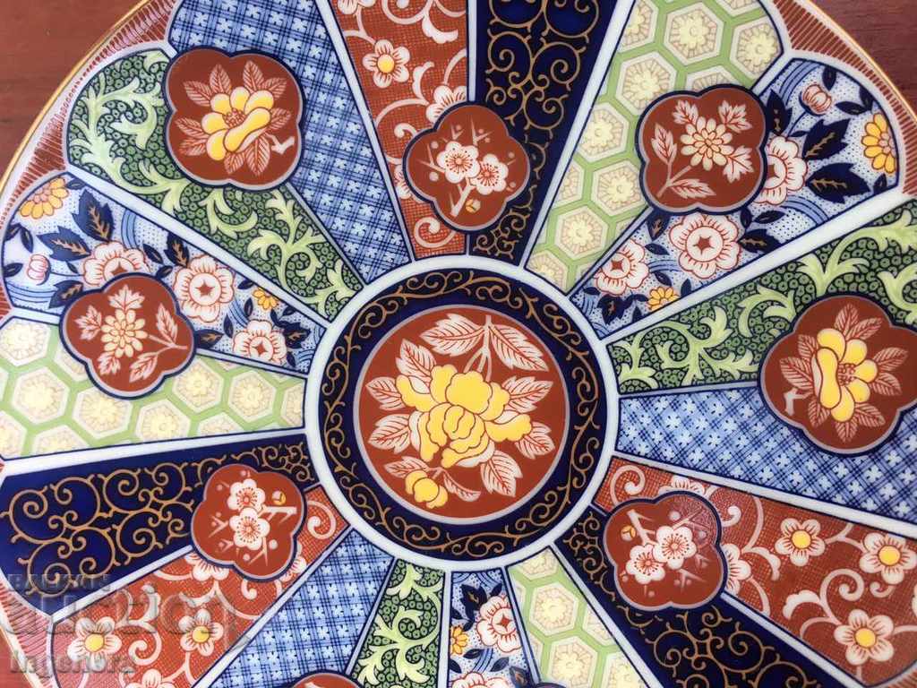 CINCULAR PORCELAIN ENGLAND with price 14.00 BGN | € 7.16 CINCULAR PORCELAIN ENGLAND with price 14.00 BGN | € 7.16