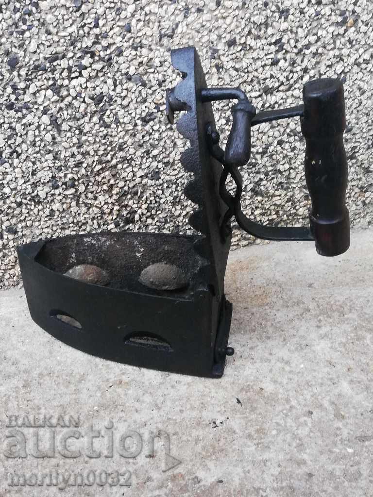 Δημοπρασία Παλιά σιδήρου στην πυρκαγιά Δημοπρασία Παλιά σιδήρου στην πυρκαγιά