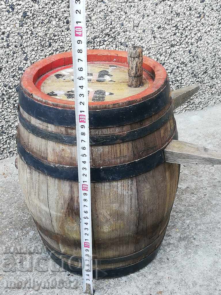 Un borcan, un butoi, un butoi din lemn cu preț 69.00 BGN | € 35.28 Un borcan, un butoi, un butoi din lemn cu preț 69.00 BGN | € 35.28