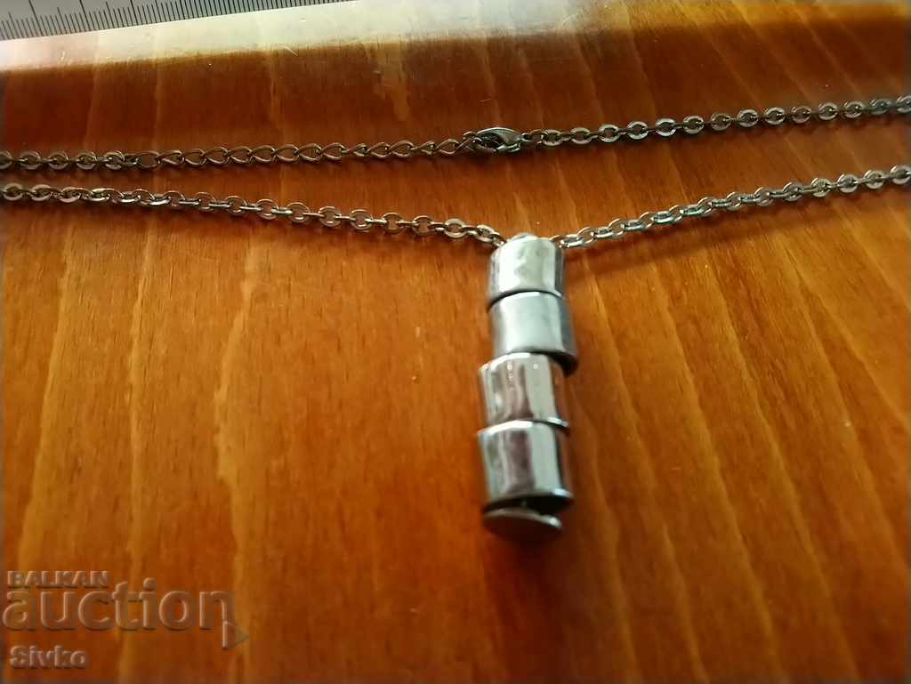 Delivery of Art metal necklace Delivery of Art metal necklace