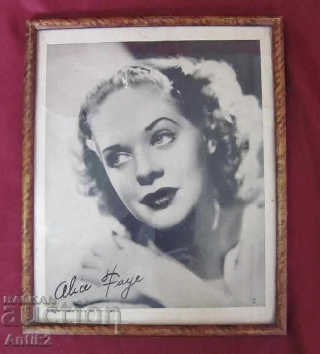 1937. Portret încadrat - Celice Faye