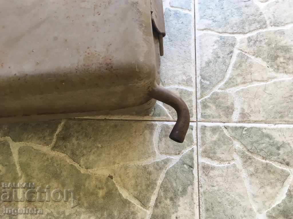 Delivery of TUBE METAL TWO HANDLES AND A HAMMER Delivery of TUBE METAL TWO HANDLES AND A HAMMER