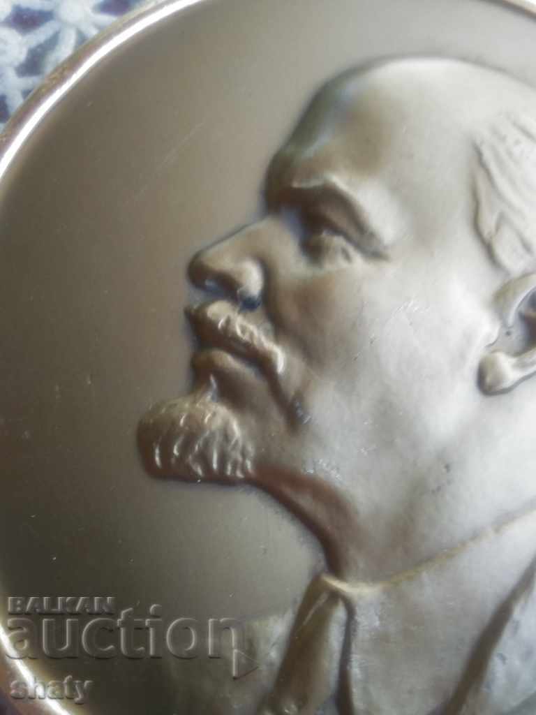 Old bronze mural Lenin. with price 45.00 BGN | € 23.01 Old bronze mural Lenin. with price 45.00 BGN | € 23.01