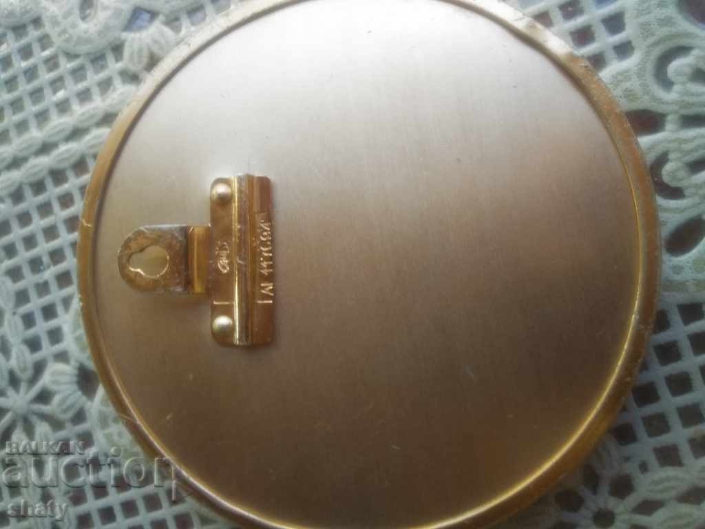 Auction Old bronze mural Lenin. Auction Old bronze mural Lenin.