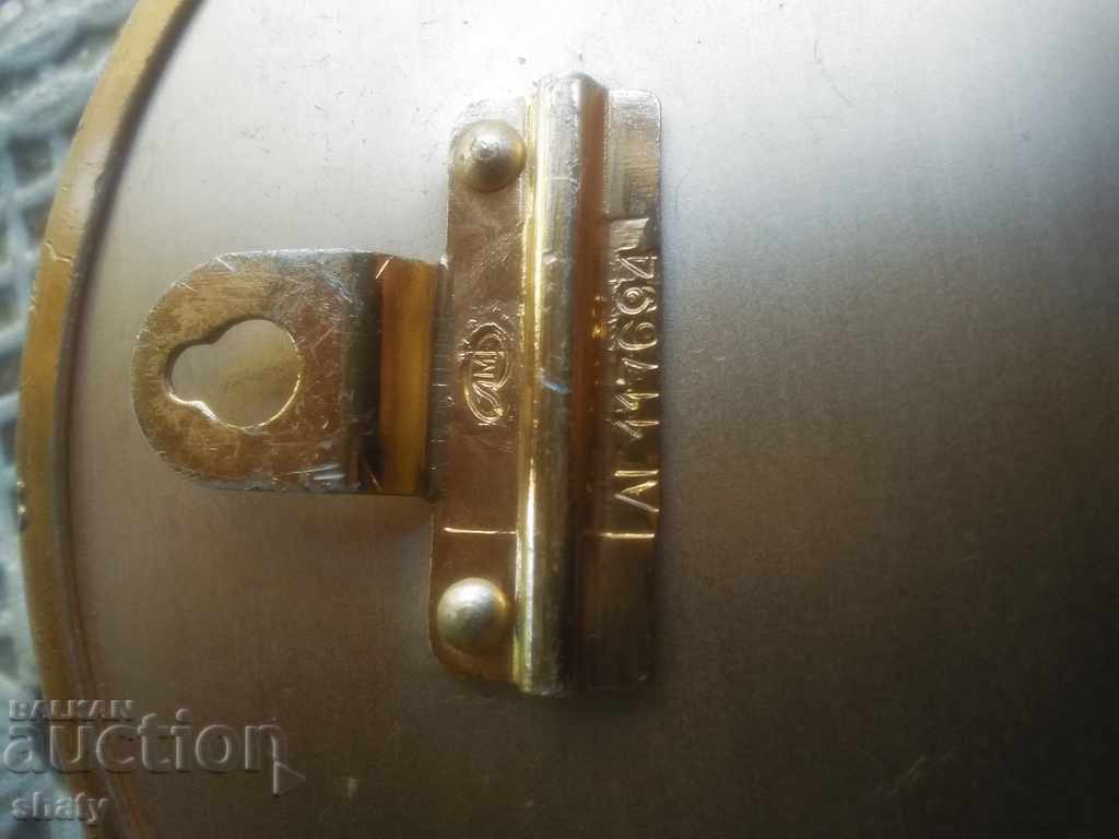 Delivery of Old bronze mural Lenin. Delivery of Old bronze mural Lenin.