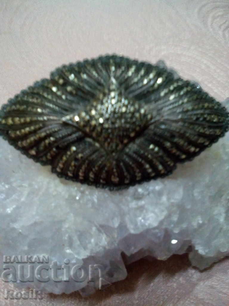 Аукцион СТАРА СРЕБЪРНА БРОШКА С МАРКЕЗИТИ Аукцион СТАРА СРЕБЪРНА БРОШКА С МАРКЕЗИТИ