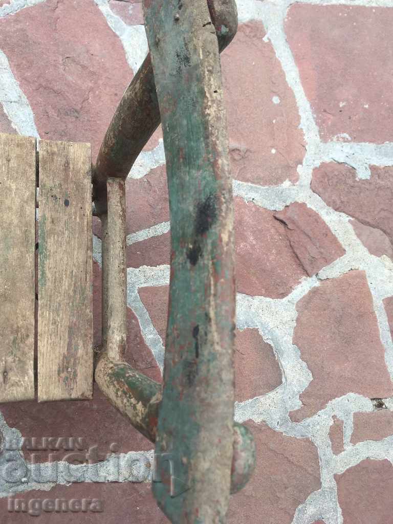 Delivery of THE CHAIR IS A SMALL WOOD