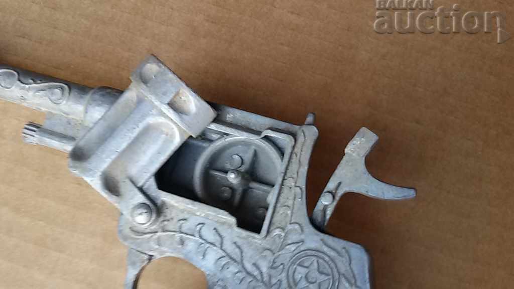 Delivery of metal toy revolver gun naked Delivery of metal toy revolver gun naked