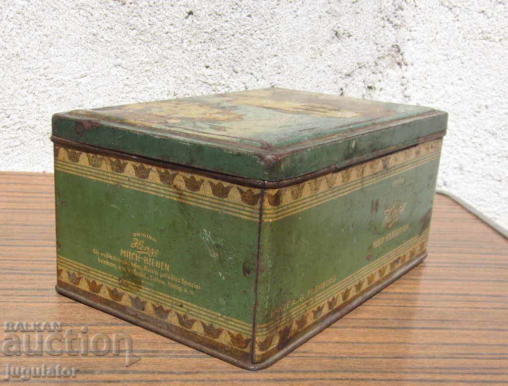 Delivery of vintage German metal tin candy box Delivery of vintage German metal tin candy box