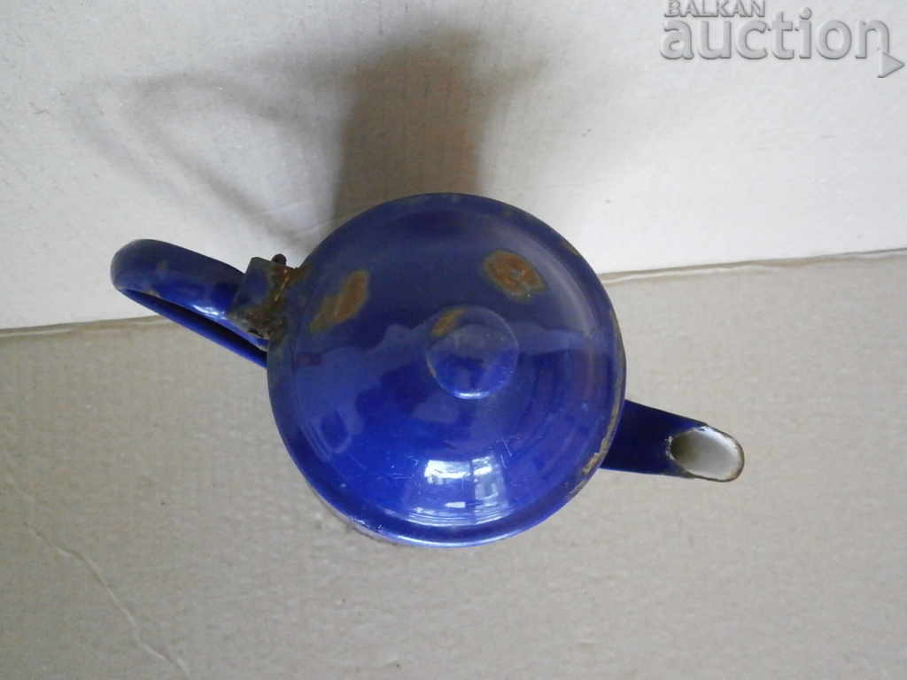 Auction European enamel jug 40s Auction European enamel jug 40s