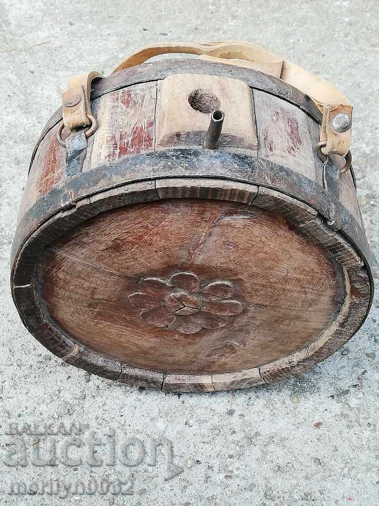 Bucket cal vechi, vas de lemn, butoi, lemn, pavuri cu preț 69.00 BGN | € 35.28