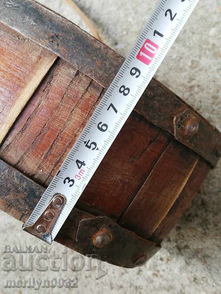 Livrarea Bucket cal vechi, vas de lemn, butoi, lemn, pavuri