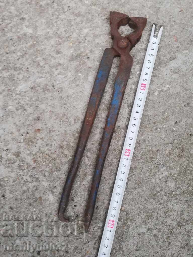 Auction  Old forging pliers, wrought iron, a keradene tool