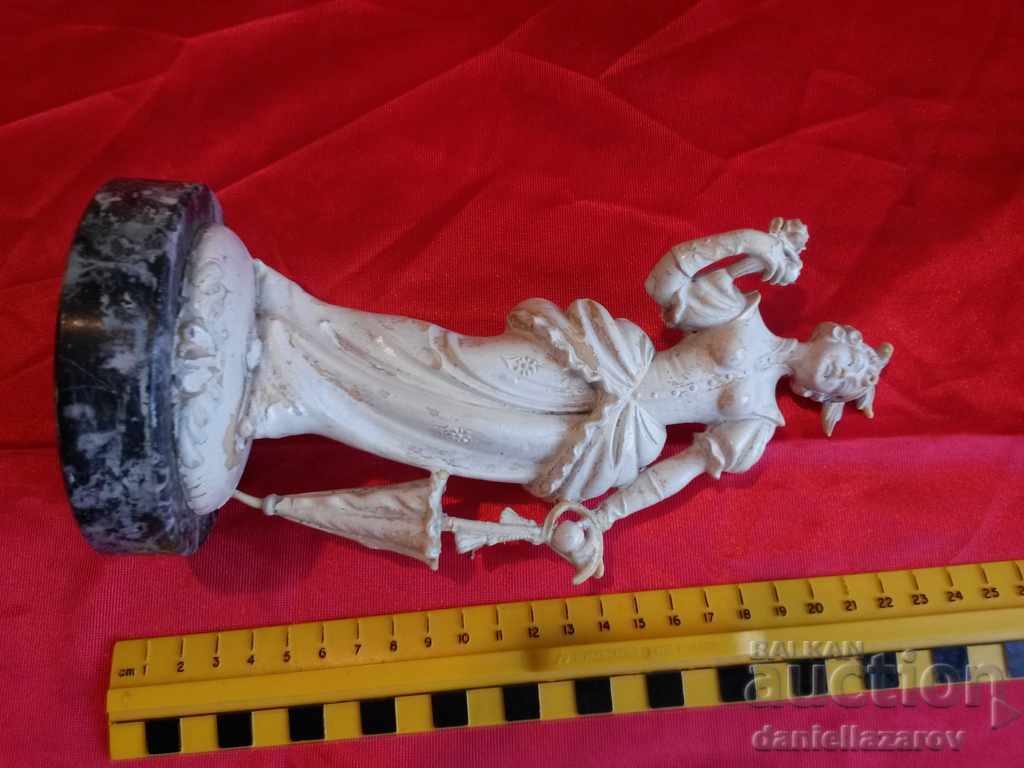 Ancient Italian Figurine "Lady with Umbrella" - 6 Ancient Italian Figurine "Lady with Umbrella" - 6