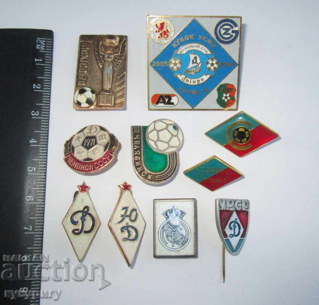 Lot collection of 10 old football badges soccer sign with price 20.00 BGN | € 10.23 Lot collection of 10 old football badges soccer sign with price 20.00 BGN | € 10.23