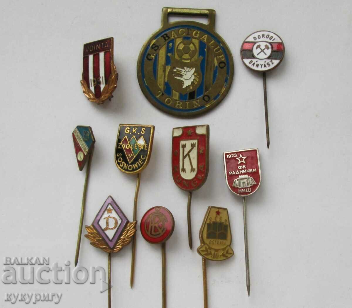 Lot collection of 10 old football badges football sign