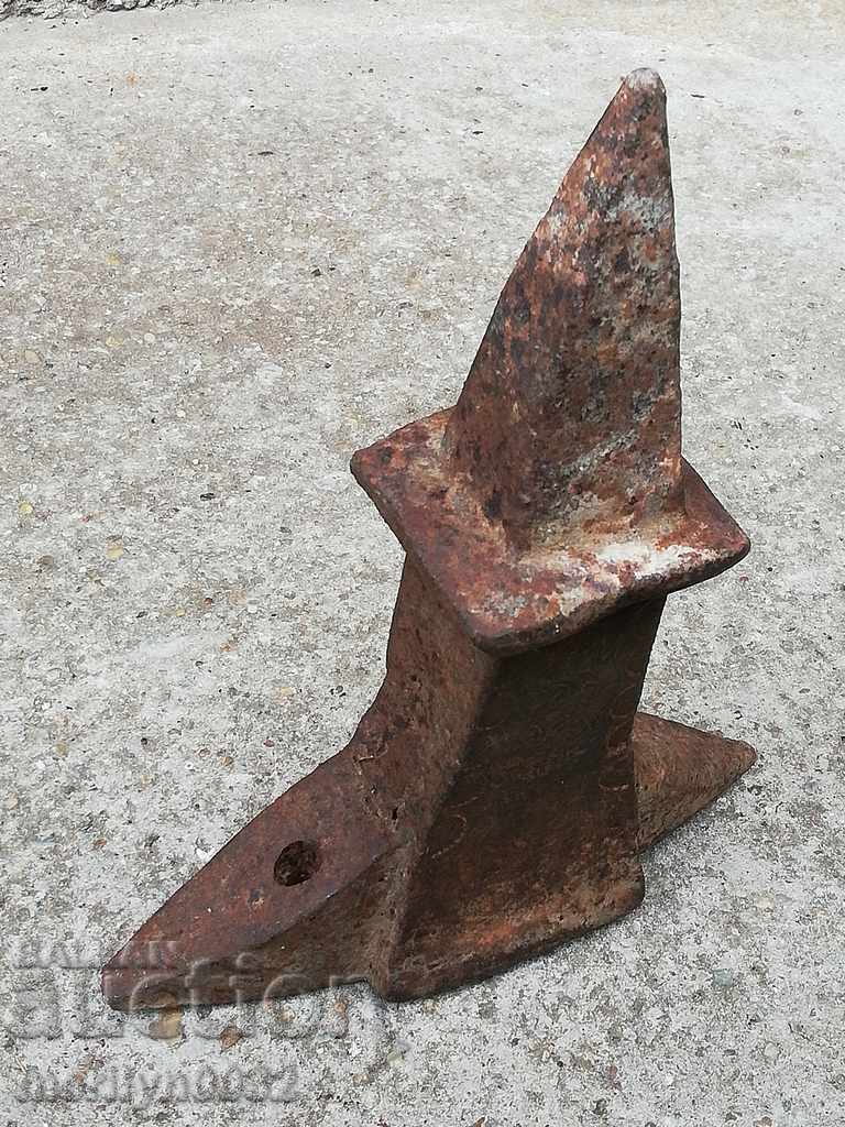 Παλιό εργαλείο του σιδηρουργού στο μέσον του 19ου αιώνα με τιμή 275.00 BGN | € 140.61