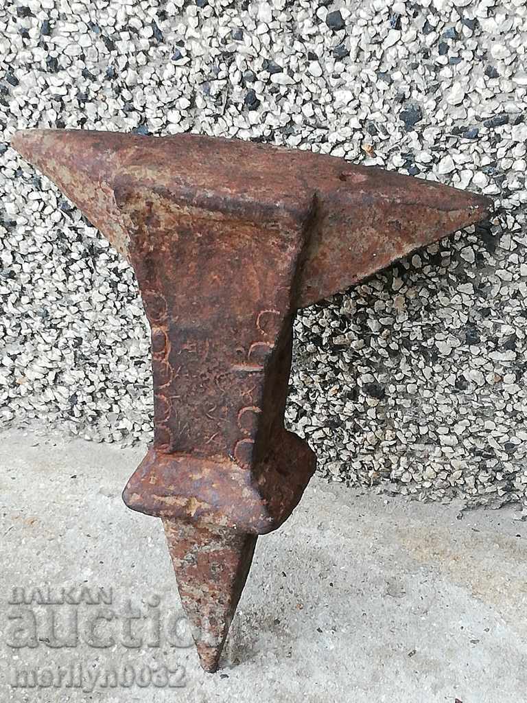 Παράδοση Παλιό εργαλείο του σιδηρουργού στο μέσον του 19ου αιώνα