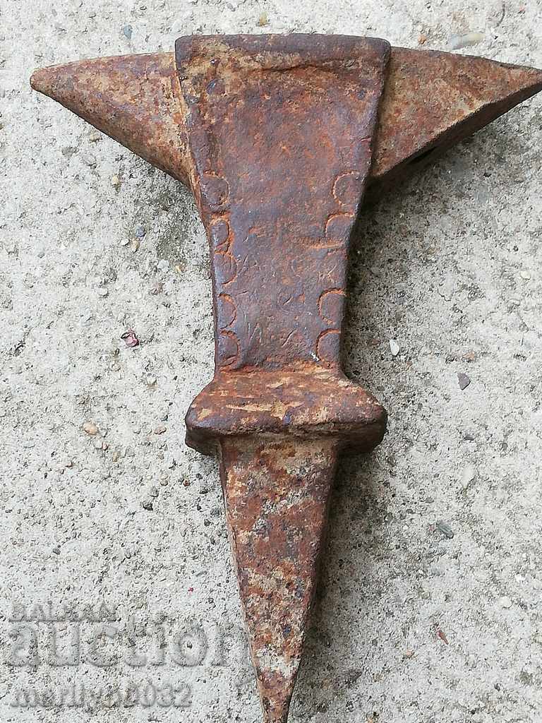Стара наковалня средата на 19-ти век ковашки инструмент