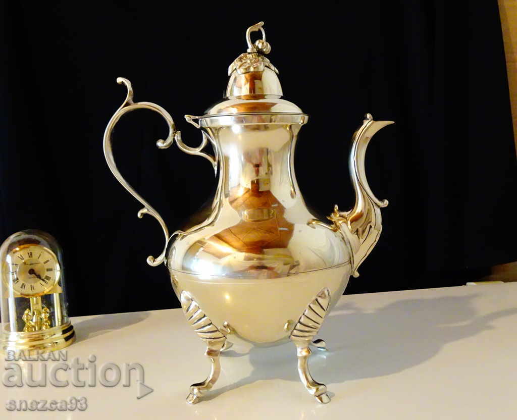 English kettle, teapot, bronze 1.4 kg with price 249.00 BGN | € 127.31 English kettle, teapot, bronze 1.4 kg with price 249.00 BGN | € 127.31