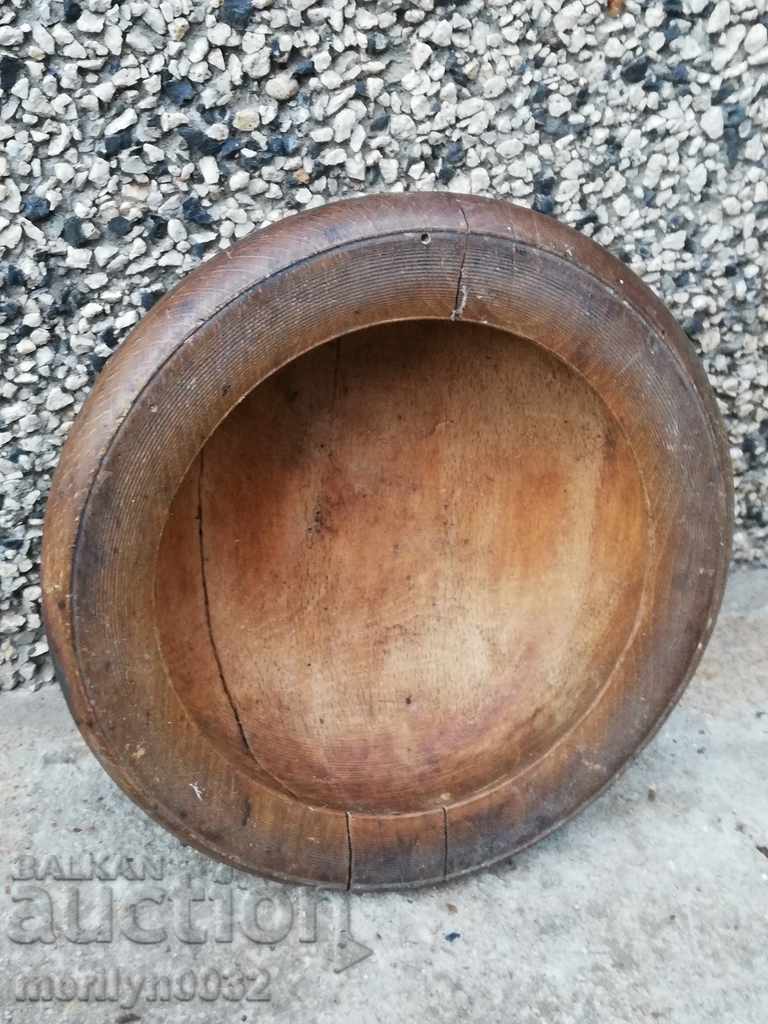 Старинна купа от дърво дървения паница