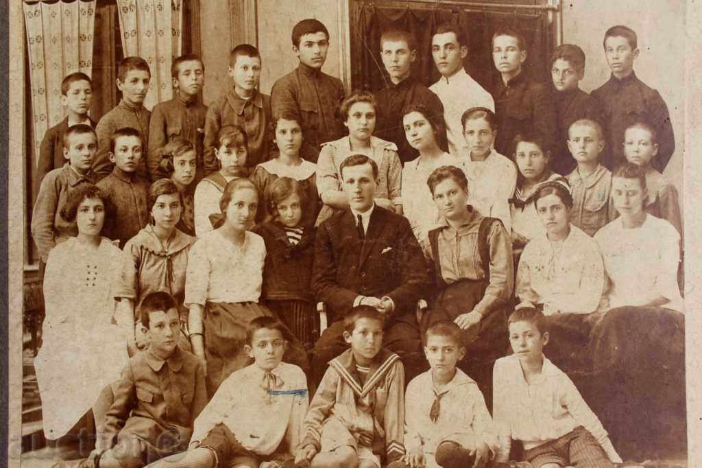 . 1914 TARNOVO TEACHER VIOLIN STUDENTS SCHOOL PHOTO CARDBOARD