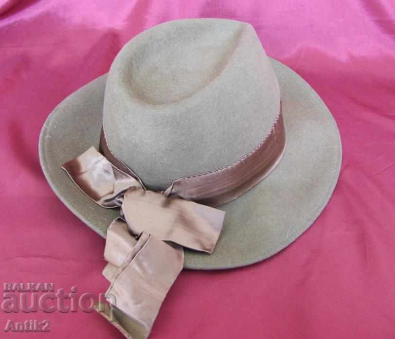 Delivery of Old Ladies Hat Felt Italy Delivery of Old Ladies Hat Felt Italy