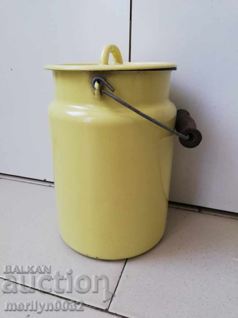 Auction  Sauce pot with handle, enameled bowl, enamel, bucket pot