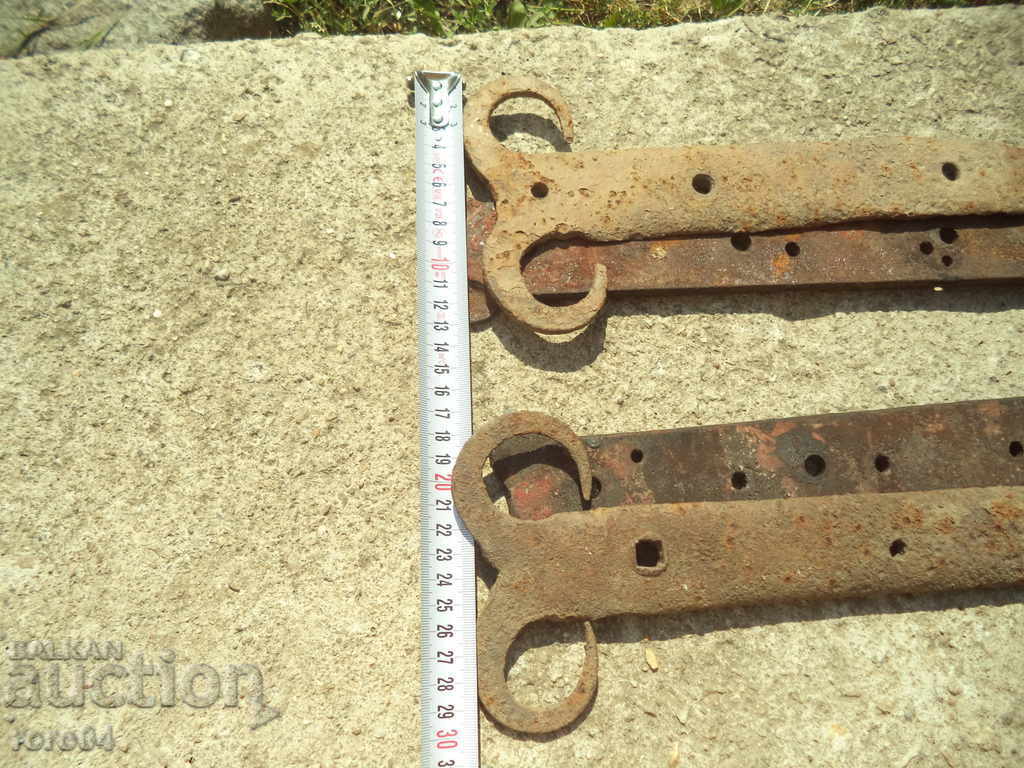 Auction OLD OLD MASSIVE HAND FORGED SHOES - Pair Auction OLD OLD MASSIVE HAND FORGED SHOES - Pair