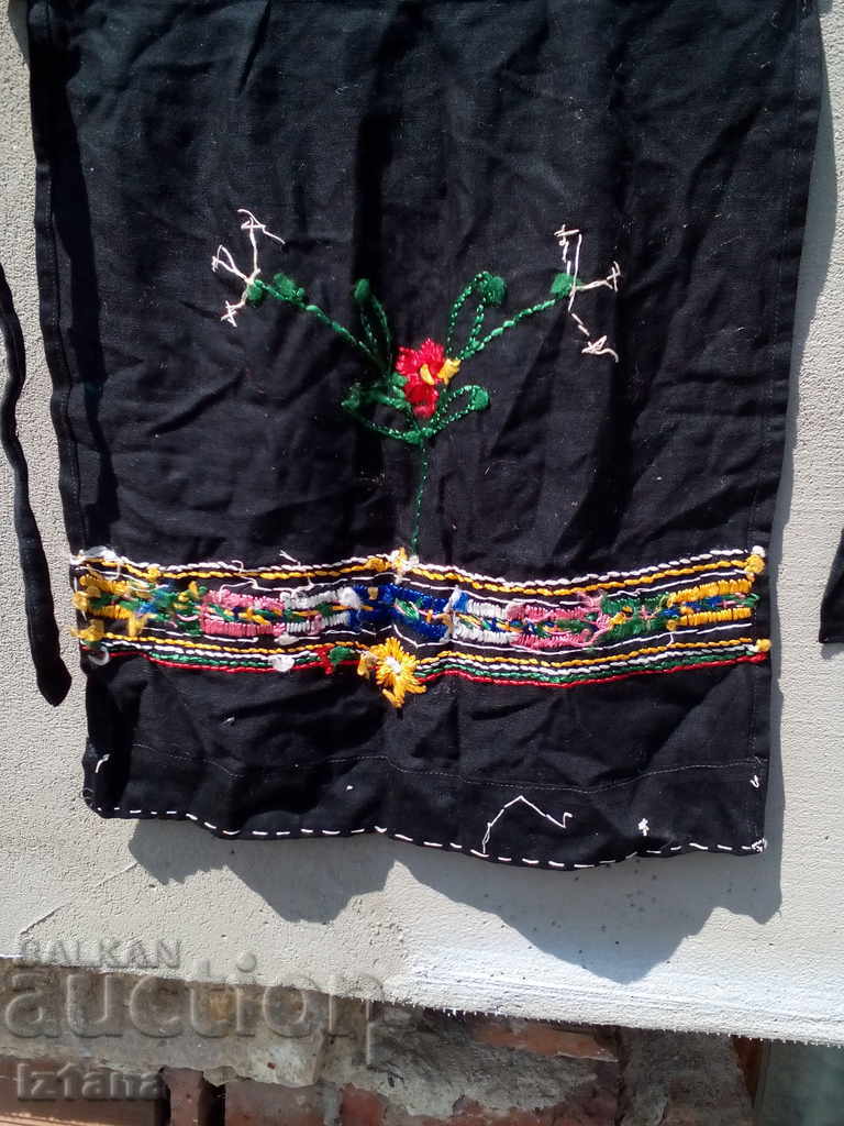 Delivery of Old children's apron, bib, skirt