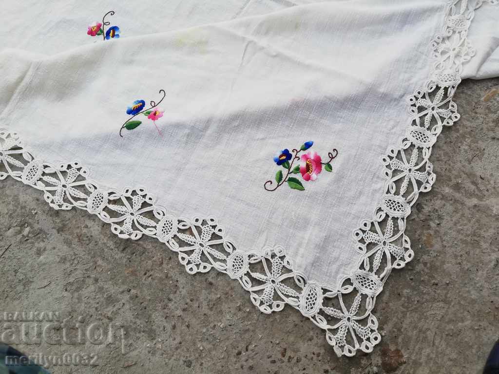 Table cloth with embroidery 160/120 cm mile lace with price 118.00 BGN | € 60.33 Table cloth with embroidery 160/120 cm mile lace with price 118.00 BGN | € 60.33