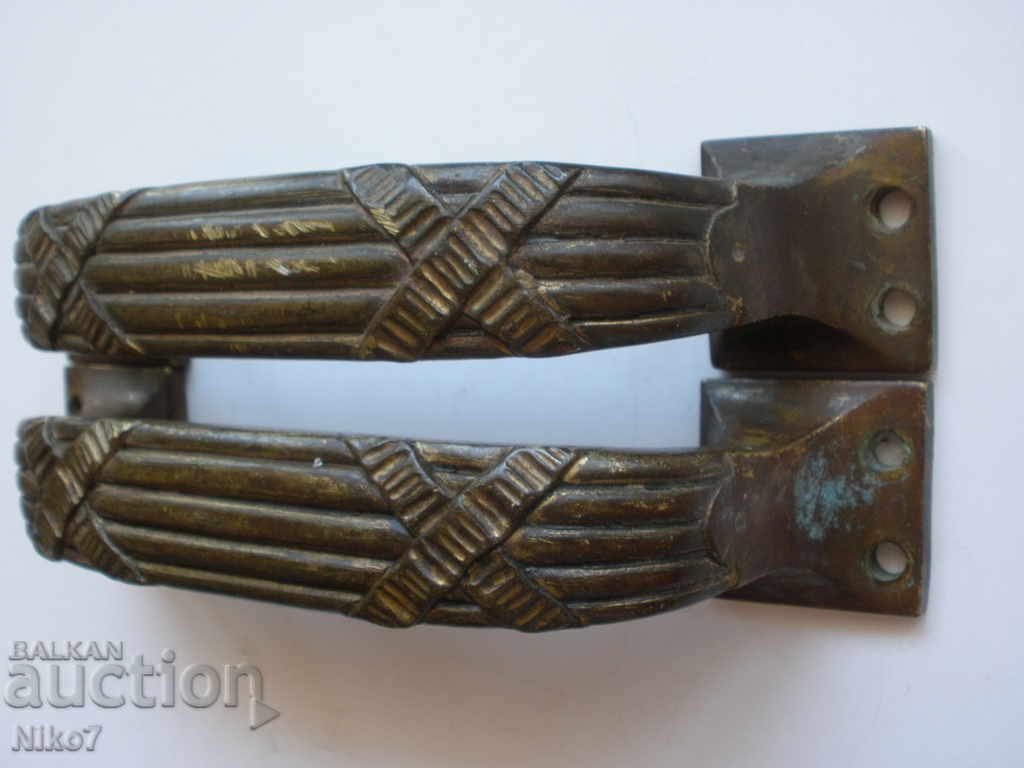 Delivery of Set of old solid bronze handles. Delivery of Set of old solid bronze handles.